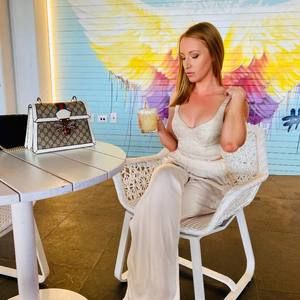 Meet your Posher, Natalie